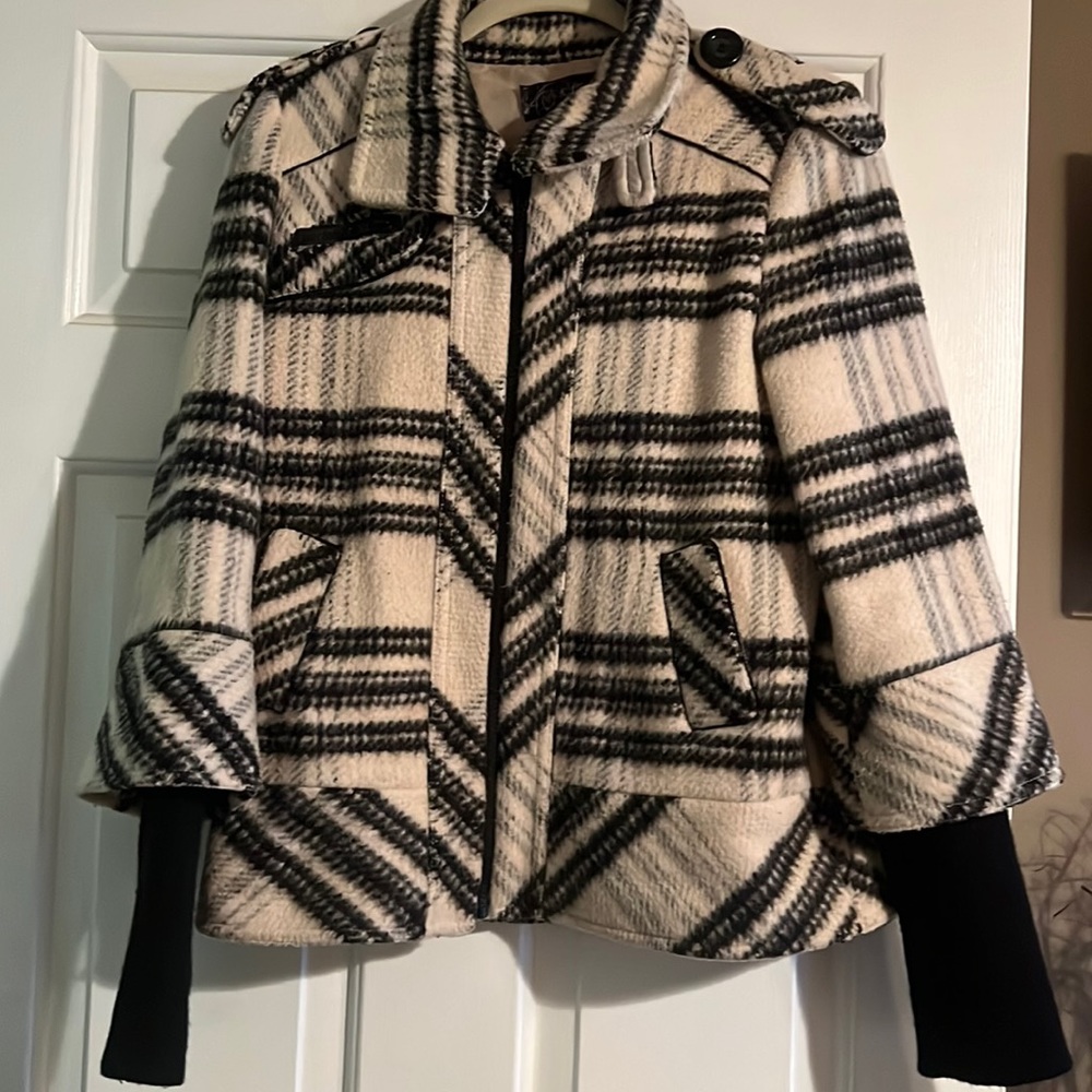 Jacket with blast sweater sleeves